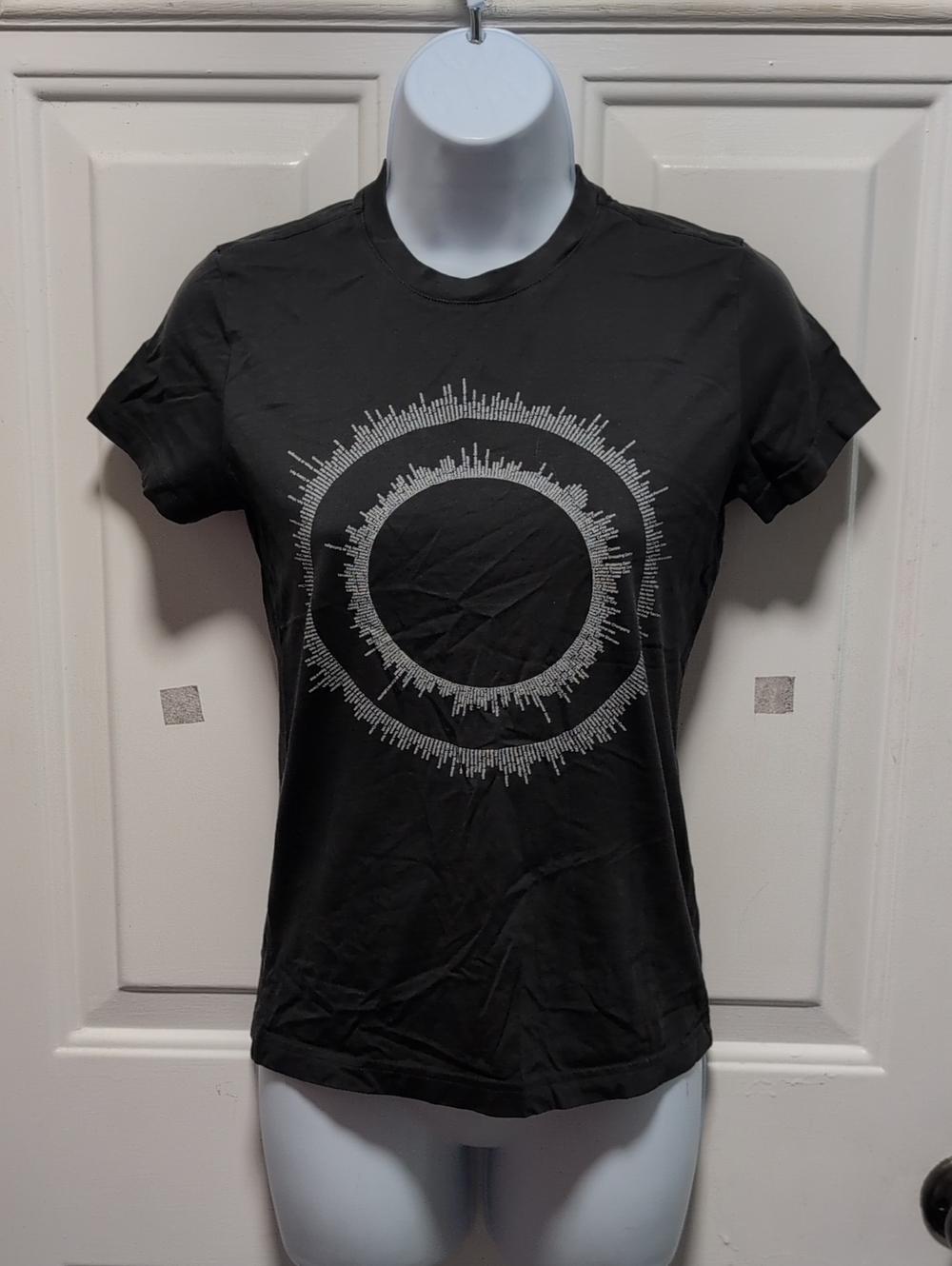 Apple dark gray Short Sleeve Tee with Silver Circular Graphic